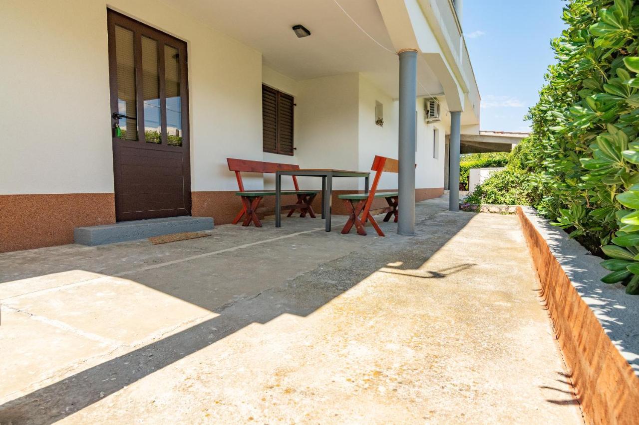 Apartment Dumicic 2 Mundanije Luaran gambar