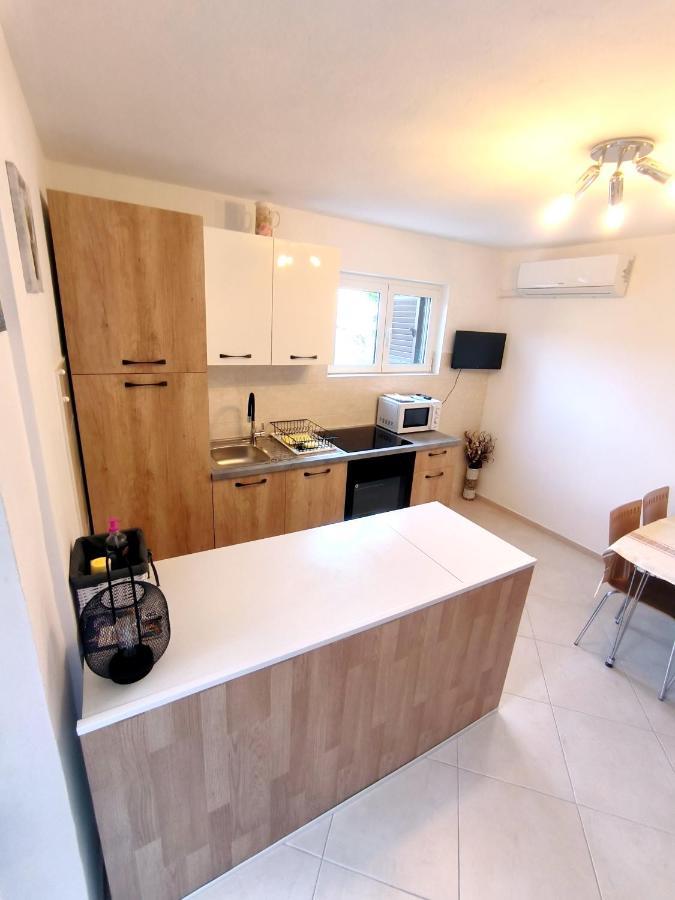 Apartment Dumicic 2 Mundanije Luaran gambar